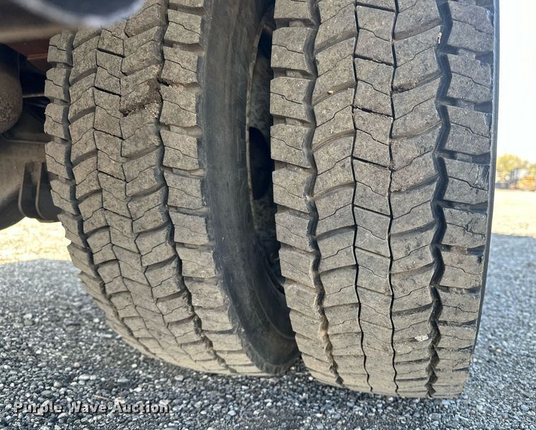 image for item EG2236 2004 Ford F450 Super Duty bucket truck