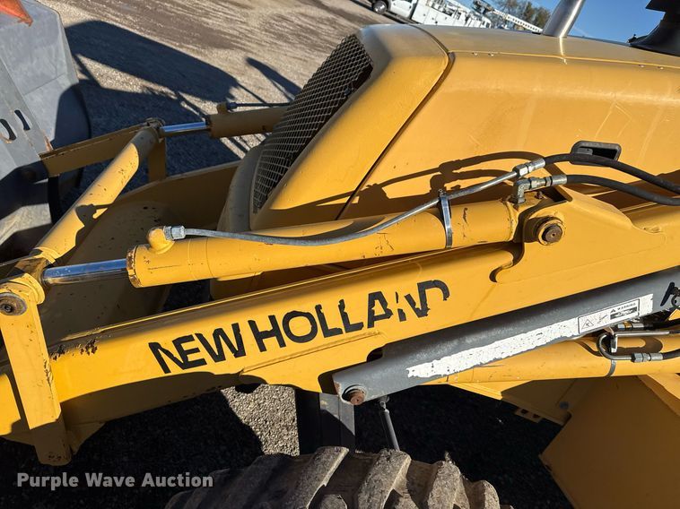 image for item EG2275 1999 New Holland 555E backhoe