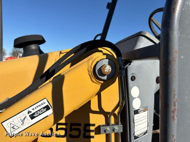 image for item EG2275 1999 New Holland 555E backhoe
