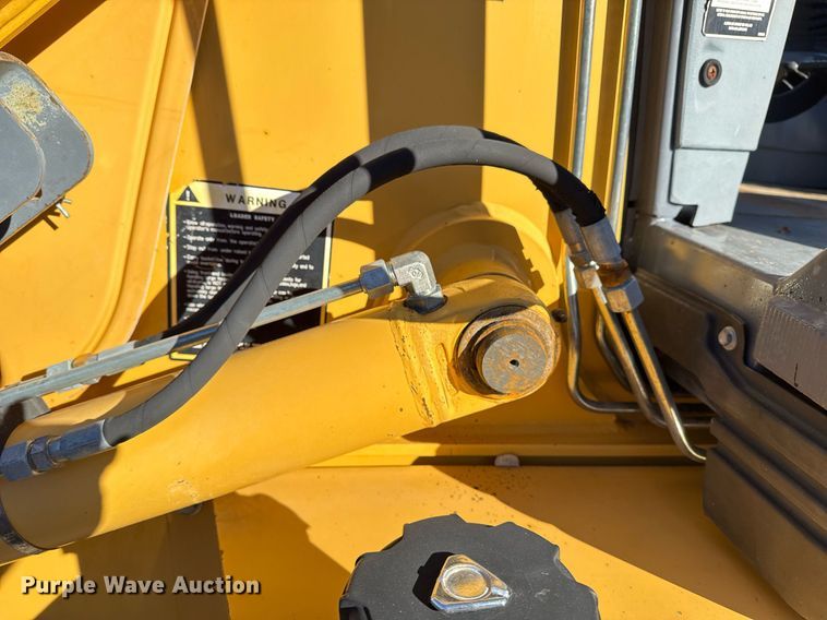 image for item EG2275 1999 New Holland 555E backhoe