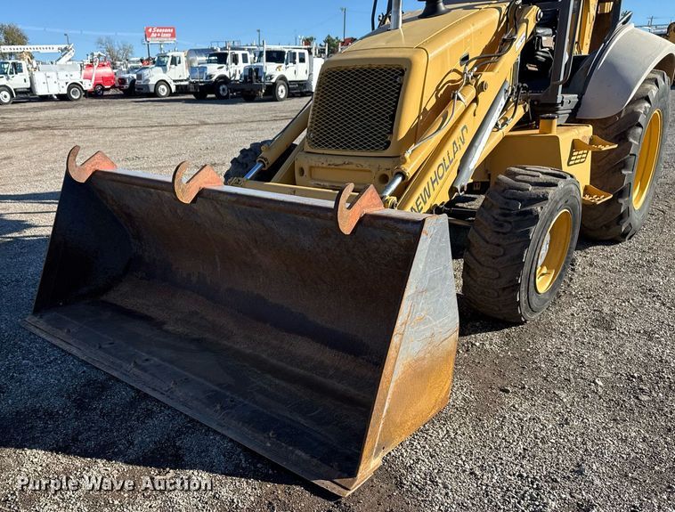 image for item EG2275 1999 New Holland 555E backhoe