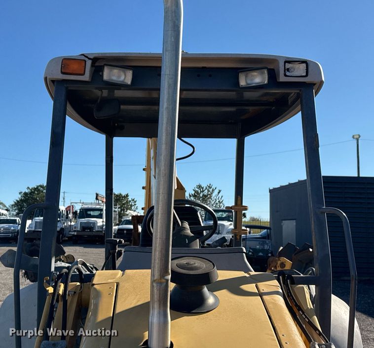 image for item EG2275 1999 New Holland 555E backhoe