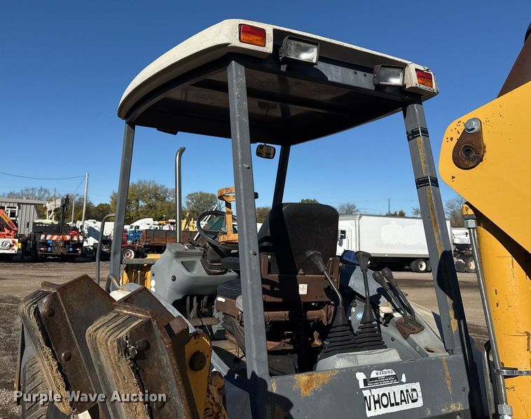 image for item EG2275 1999 New Holland 555E backhoe
