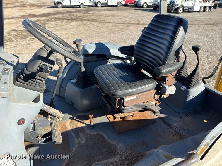 image for item EG2275 1999 New Holland 555E backhoe