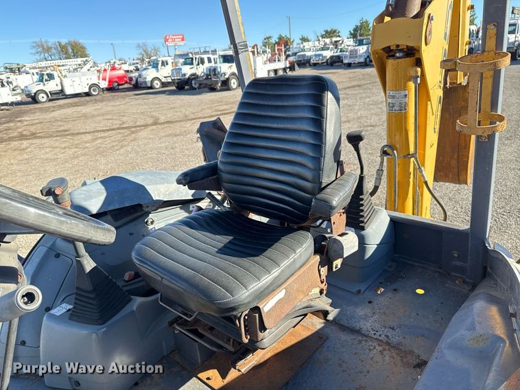 image for item EG2275 1999 New Holland 555E backhoe