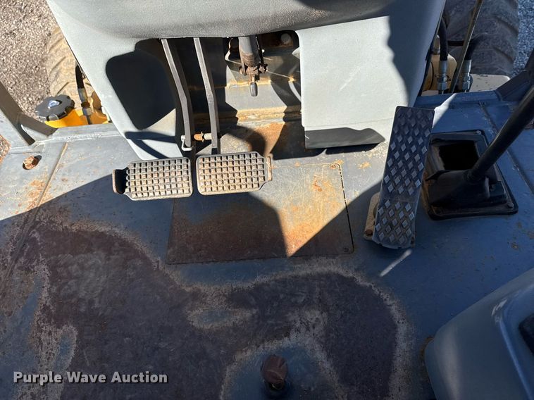 image for item EG2275 1999 New Holland 555E backhoe