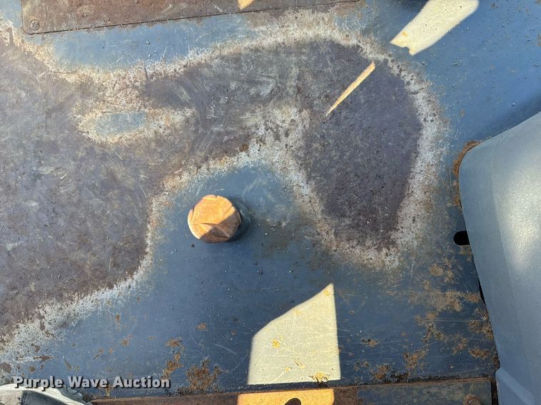 image for item EG2275 1999 New Holland 555E backhoe