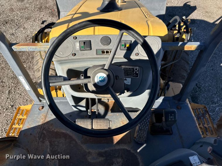 image for item EG2275 1999 New Holland 555E backhoe