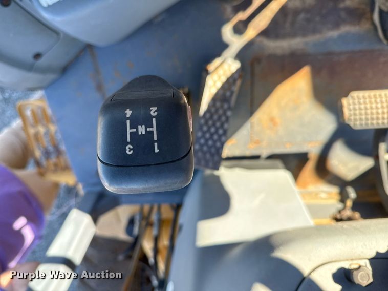 image for item EG2275 1999 New Holland 555E backhoe