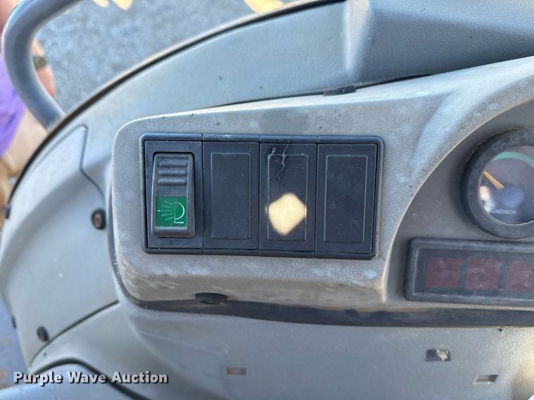 image for item EG2275 1999 New Holland 555E backhoe