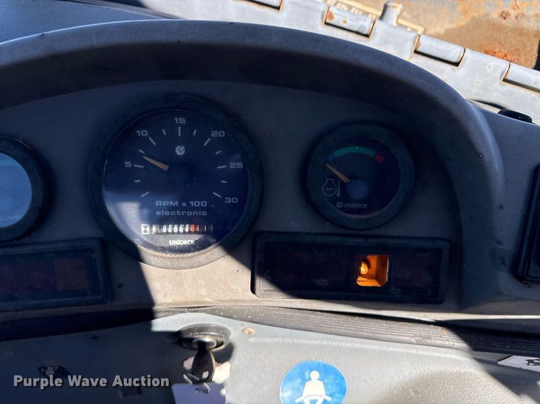 image for item EG2275 1999 New Holland 555E backhoe