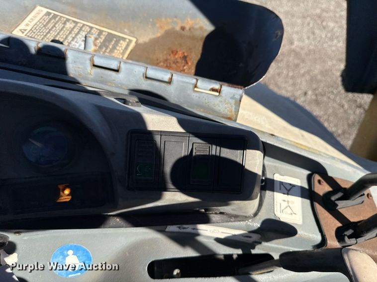 image for item EG2275 1999 New Holland 555E backhoe