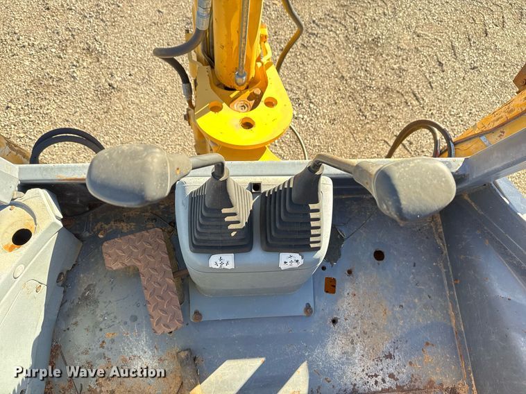 image for item EG2275 1999 New Holland 555E backhoe