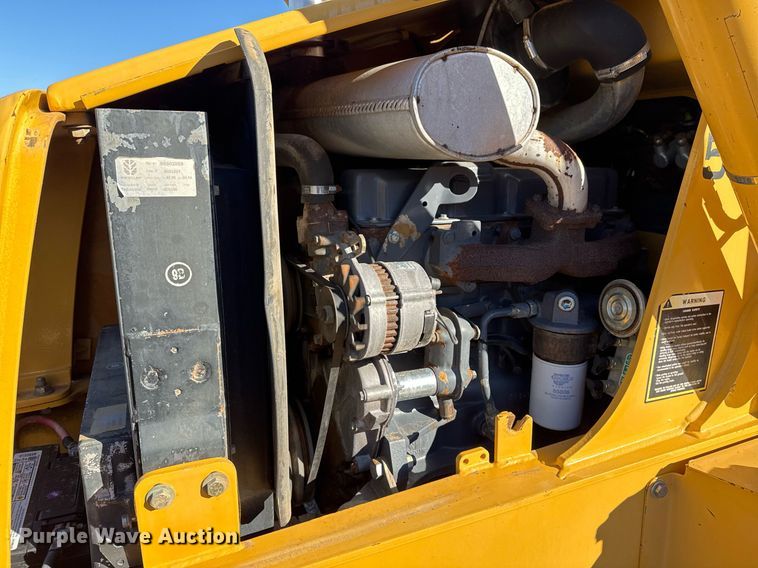 image for item EG2275 1999 New Holland 555E backhoe