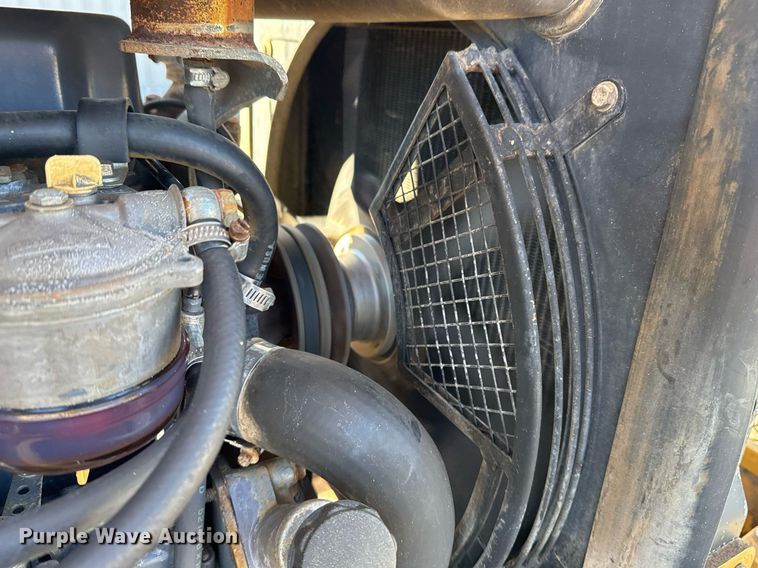 image for item EG2275 1999 New Holland 555E backhoe