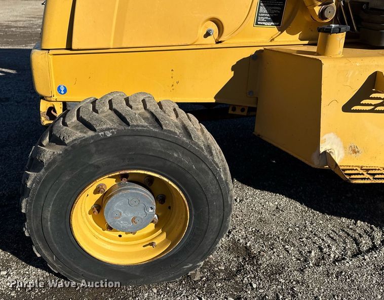 image for item EG2275 1999 New Holland 555E backhoe