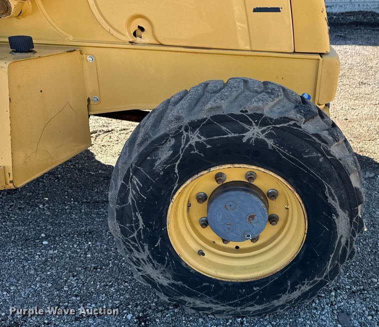 image for item EG2275 1999 New Holland 555E backhoe