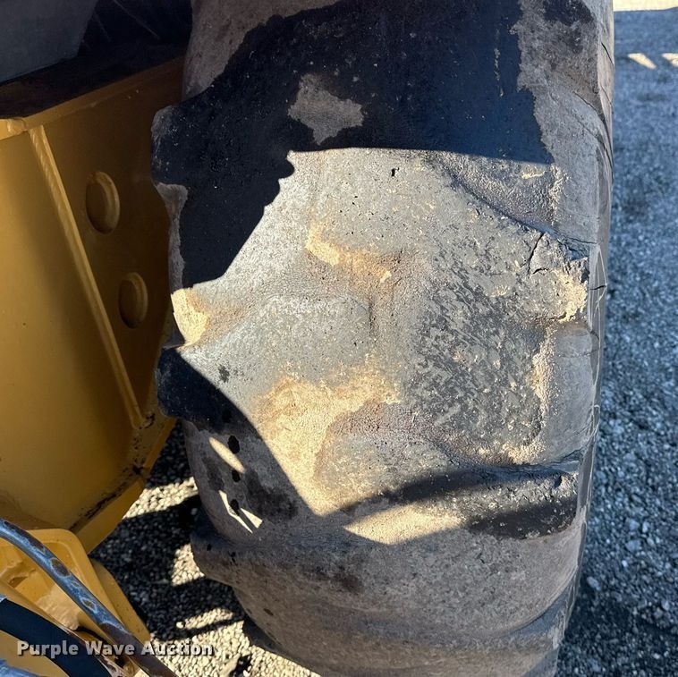 image for item EG2275 1999 New Holland 555E backhoe