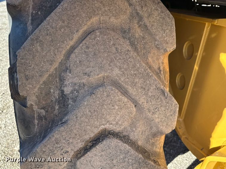 image for item EG2275 1999 New Holland 555E backhoe