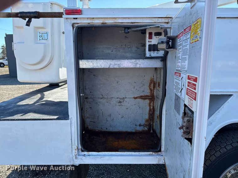 image for item EG2296 2009 Ford F450 Super Duty bucket truck