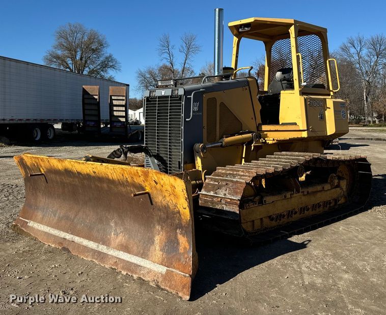 image for item EG6955 2005 John Deere 700H LGP dozer
