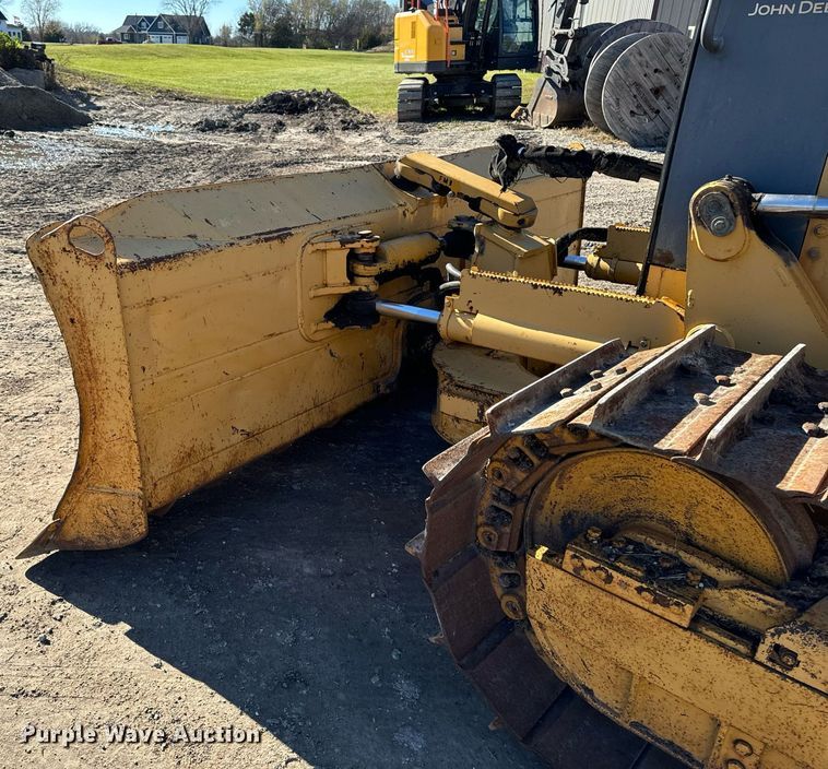 image for item EG6955 2005 John Deere 700H LGP dozer