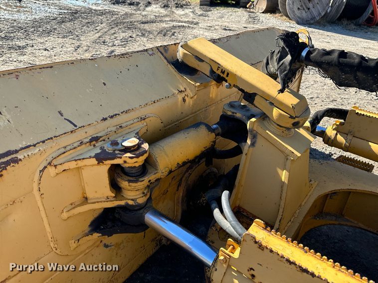 image for item EG6955 2005 John Deere 700H LGP dozer