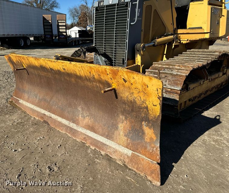 image for item EG6955 2005 John Deere 700H LGP dozer