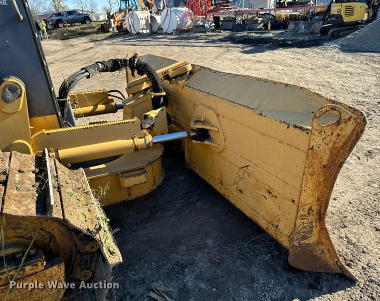 image for item EG6955 2005 John Deere 700H LGP dozer