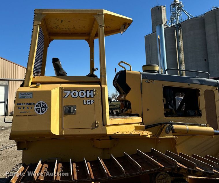image for item EG6955 2005 John Deere 700H LGP dozer