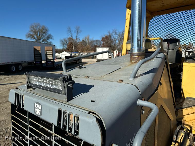 image for item EG6955 2005 John Deere 700H LGP dozer