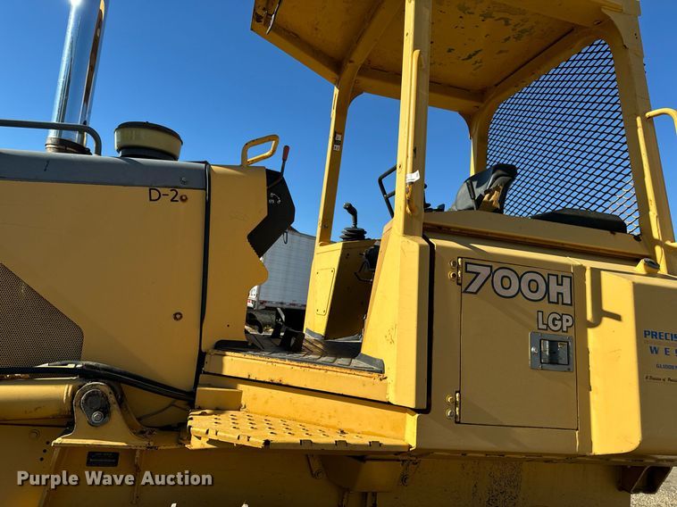 image for item EG6955 2005 John Deere 700H LGP dozer