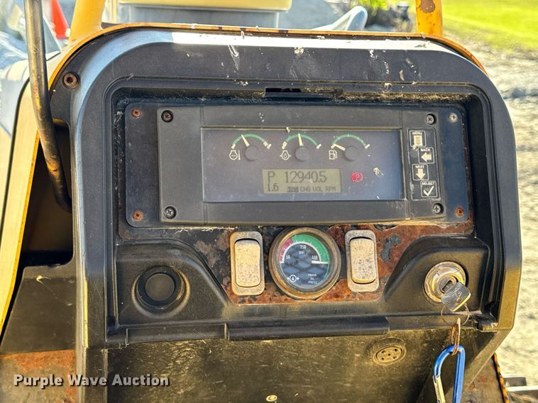 image for item EG6955 2005 John Deere 700H LGP dozer