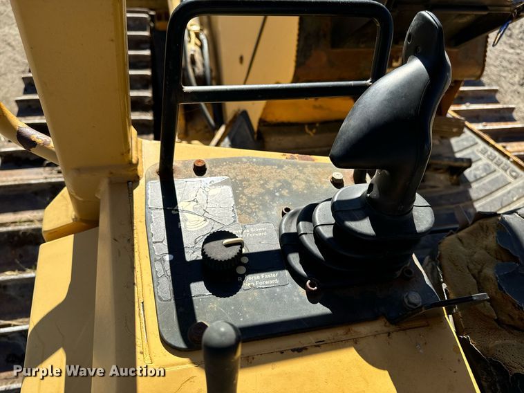 image for item EG6955 2005 John Deere 700H LGP dozer