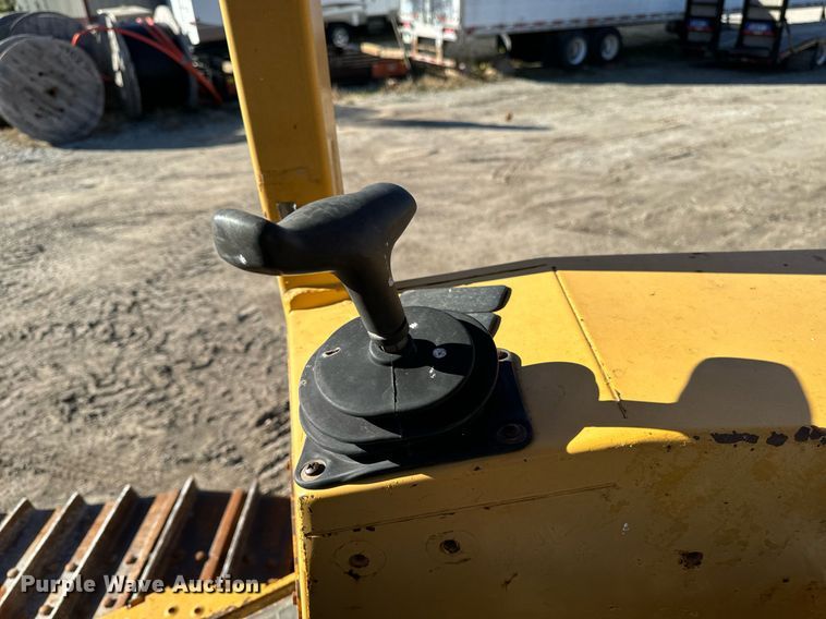 image for item EG6955 2005 John Deere 700H LGP dozer