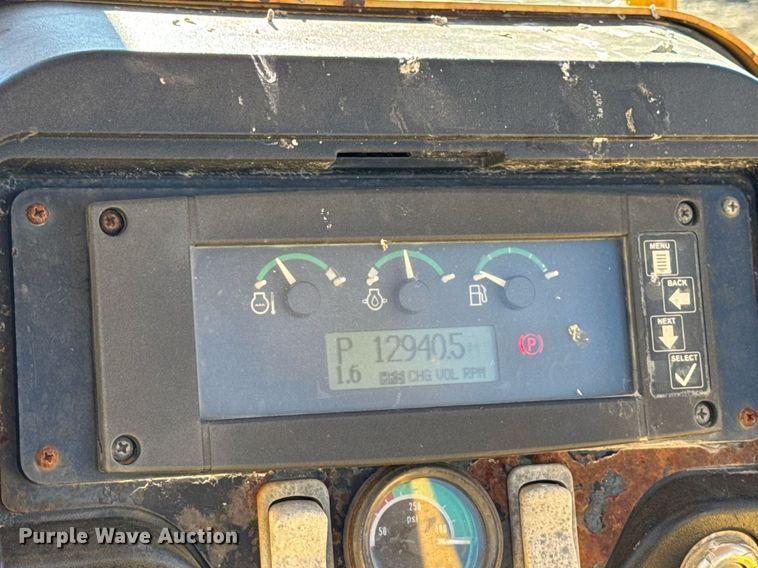 image for item EG6955 2005 John Deere 700H LGP dozer