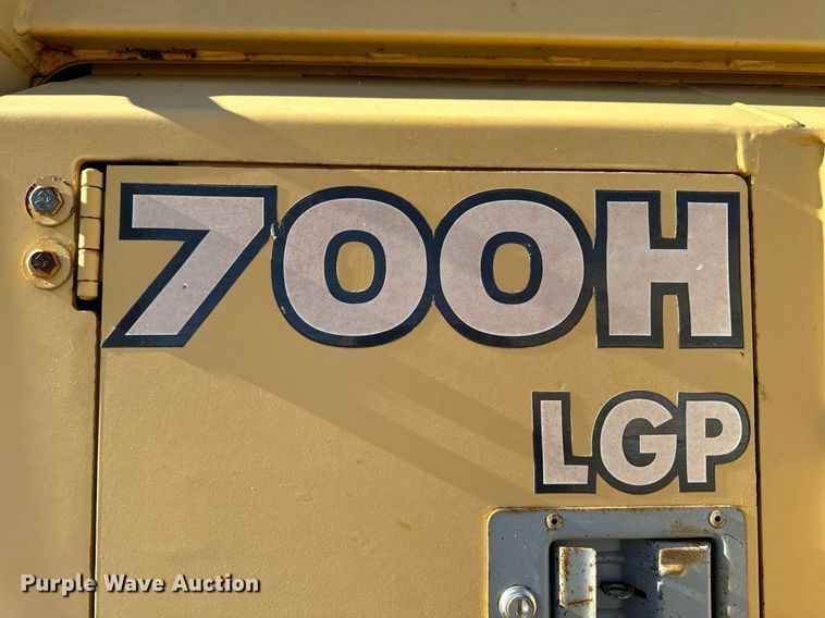 image for item EG6955 2005 John Deere 700H LGP dozer