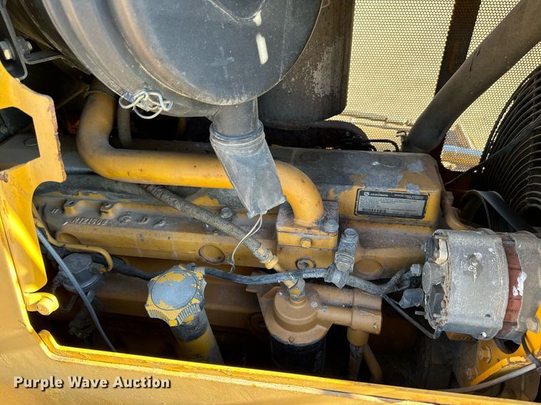 image for item EG6955 2005 John Deere 700H LGP dozer