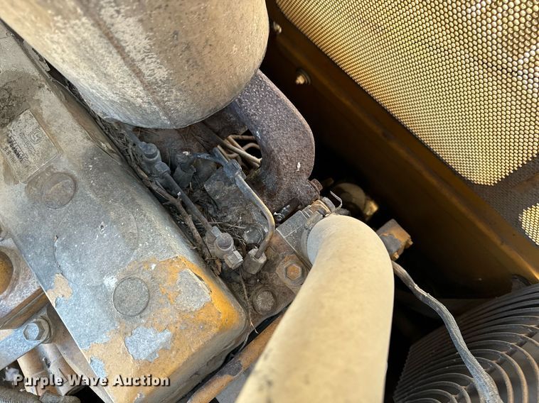 image for item EG6955 2005 John Deere 700H LGP dozer