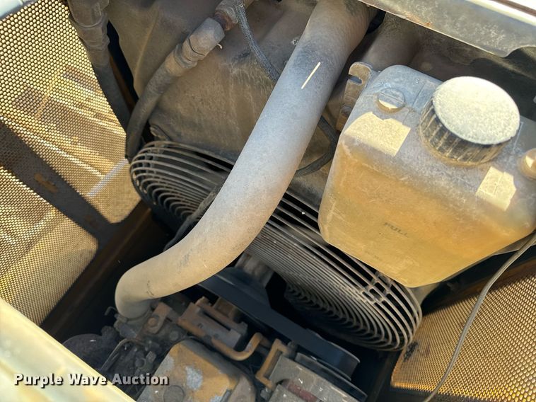 image for item EG6955 2005 John Deere 700H LGP dozer