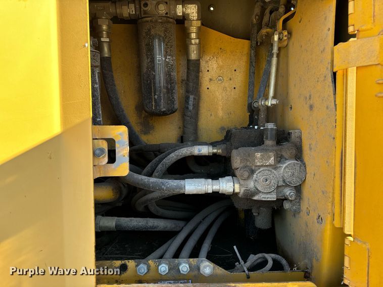 image for item EG6955 2005 John Deere 700H LGP dozer