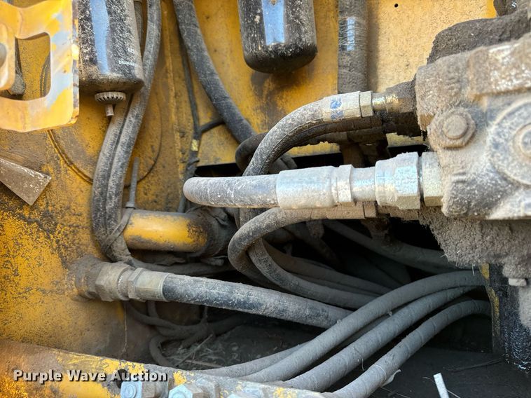 image for item EG6955 2005 John Deere 700H LGP dozer