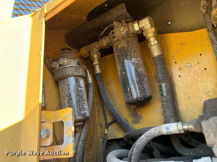 image for item EG6955 2005 John Deere 700H LGP dozer