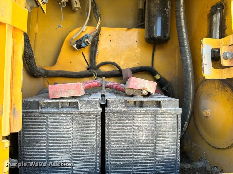 image for item EG6955 2005 John Deere 700H LGP dozer