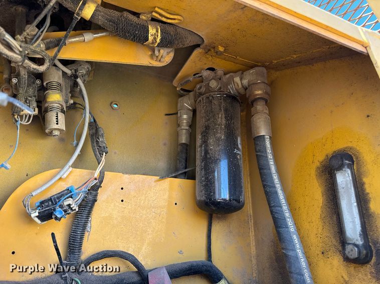 image for item EG6955 2005 John Deere 700H LGP dozer