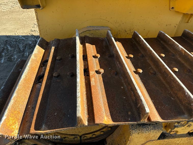 image for item EG6955 2005 John Deere 700H LGP dozer