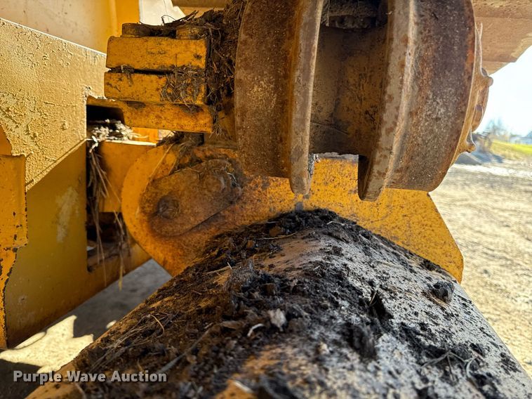 image for item EG6955 2005 John Deere 700H LGP dozer