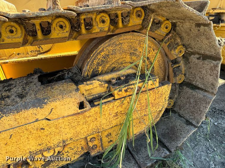 image for item EG6955 2005 John Deere 700H LGP dozer