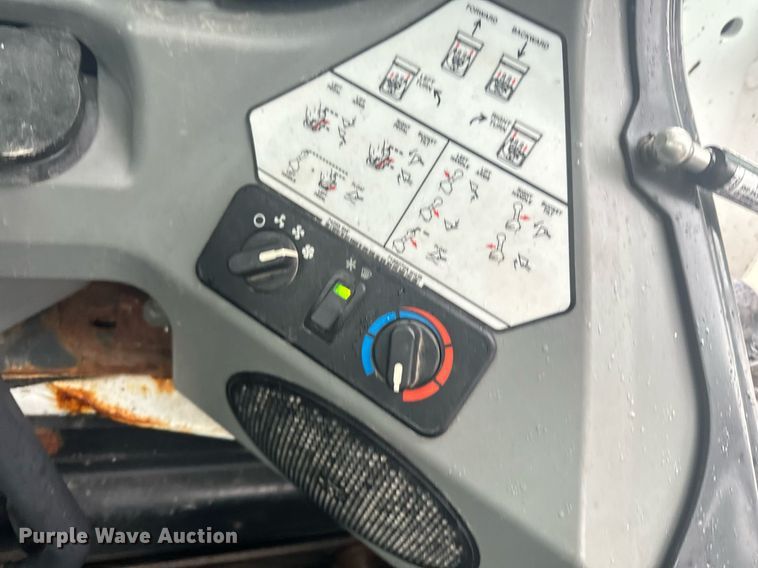 image for item EG6993 2019 Bobcat S650 skid steer loader