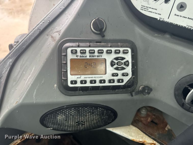 image for item EG6993 2019 Bobcat S650 skid steer loader